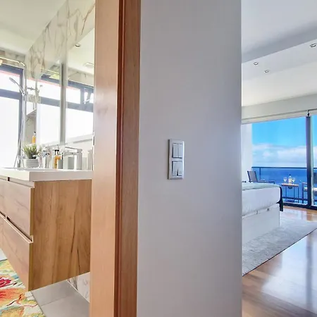 Azure Serenity By Lovelystay 빌라