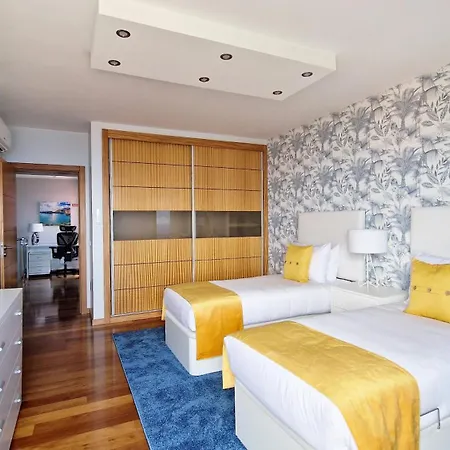 Azure Serenity By Lovelystay 빌라