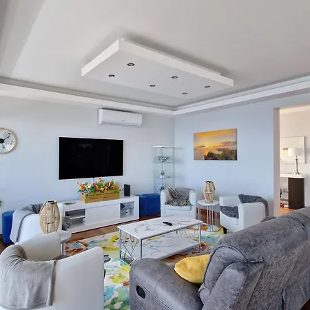 Villa Azure Serenity By Lovelystay *