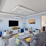 Vila Azure Serenity By Lovelystay *