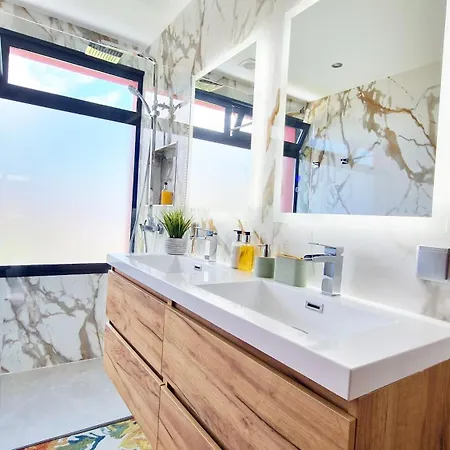 Azure Serenity By Lovelystay Βίλα