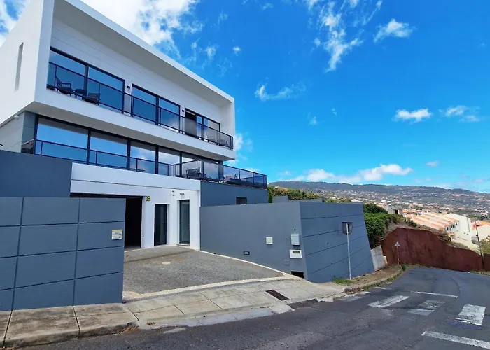 Azure Serenity By Lovelystay Willa