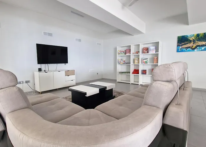 Willa Azure Serenity By Lovelystay *