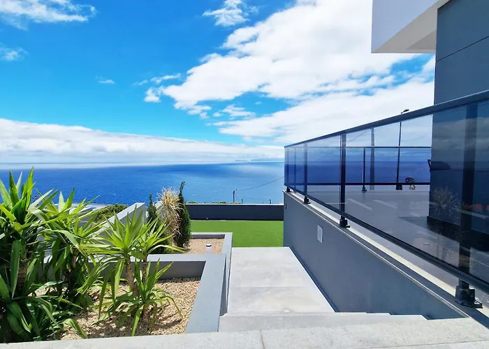 Azure Serenity By Lovelystay Willa *