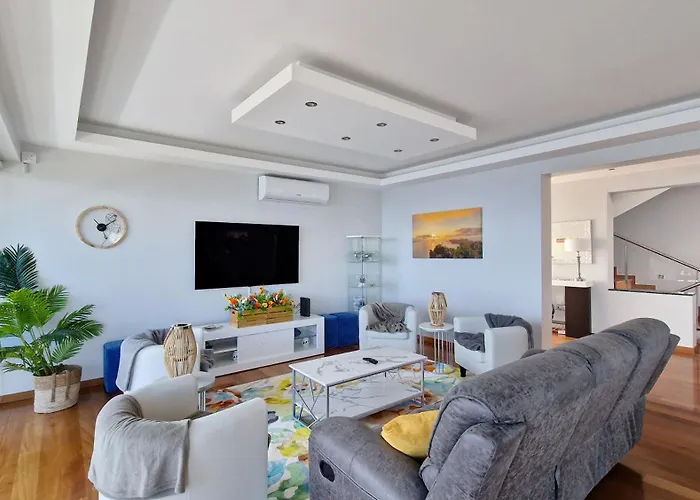 Вилла Azure Serenity By Lovelystay *